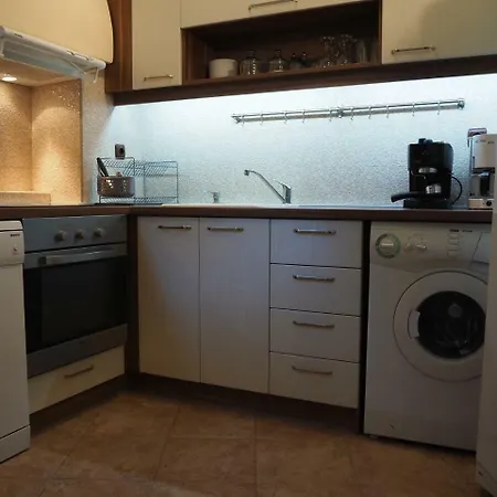 Yoana Apartment *