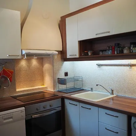 Yoana Apartment *