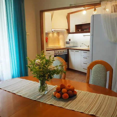 Yoana Apartment *