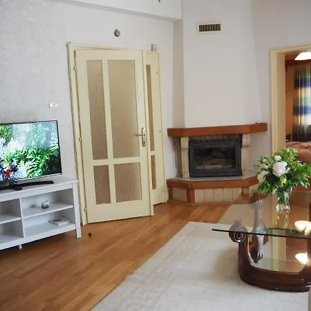 Yoana Apartment *